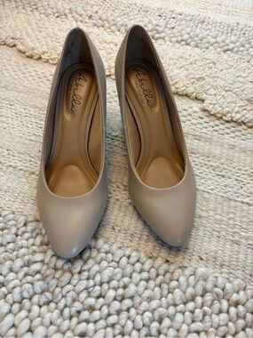 Abella Women's Nude Pointed-Toe Pumps